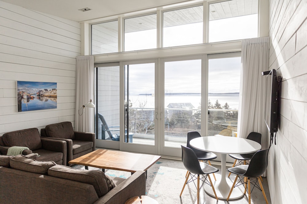 Deluxe Loft, 2 Bedrooms, Not Ocean Front photo 1