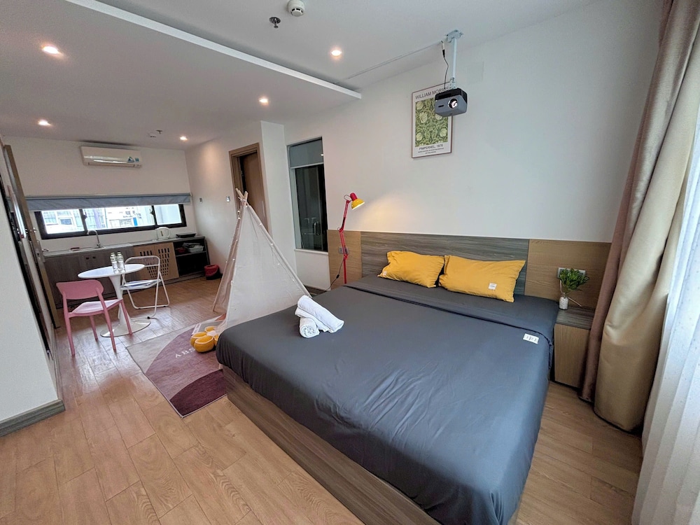 Romantic Studio