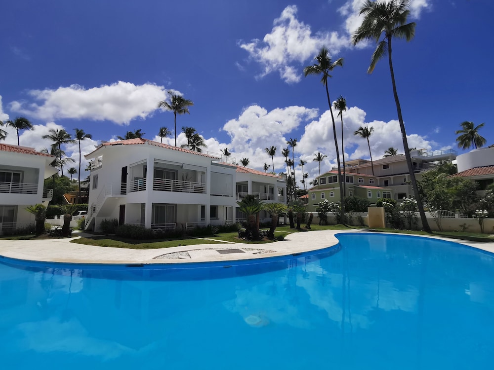 Deluxe Penthouse, 3 Bedrooms, Pool View, Poolside