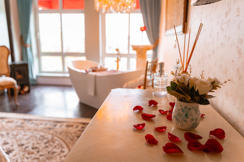 Exclusive Double Room, Jetted Tub, Mountain View (Versailles), photo 6