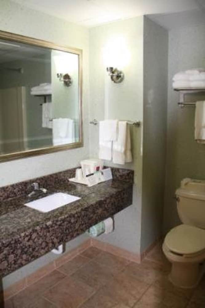 Suite, 2 Queen Beds, Non Smoking (No Pets) - Photo 5