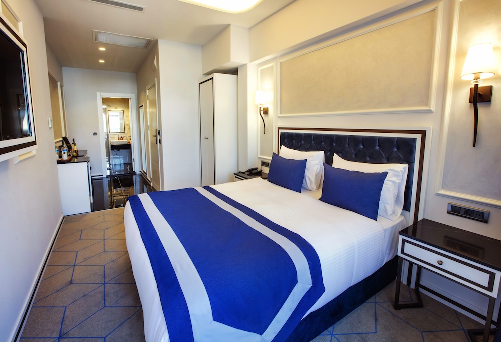 Deluxe Double or Twin Room, 1 Bedroom, City View photo 3