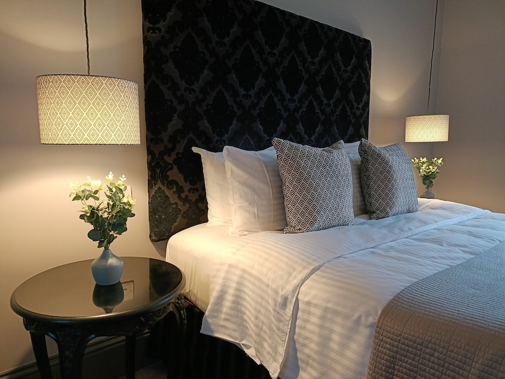 Superior Room, 1 King Bed (Room 1) photo 3