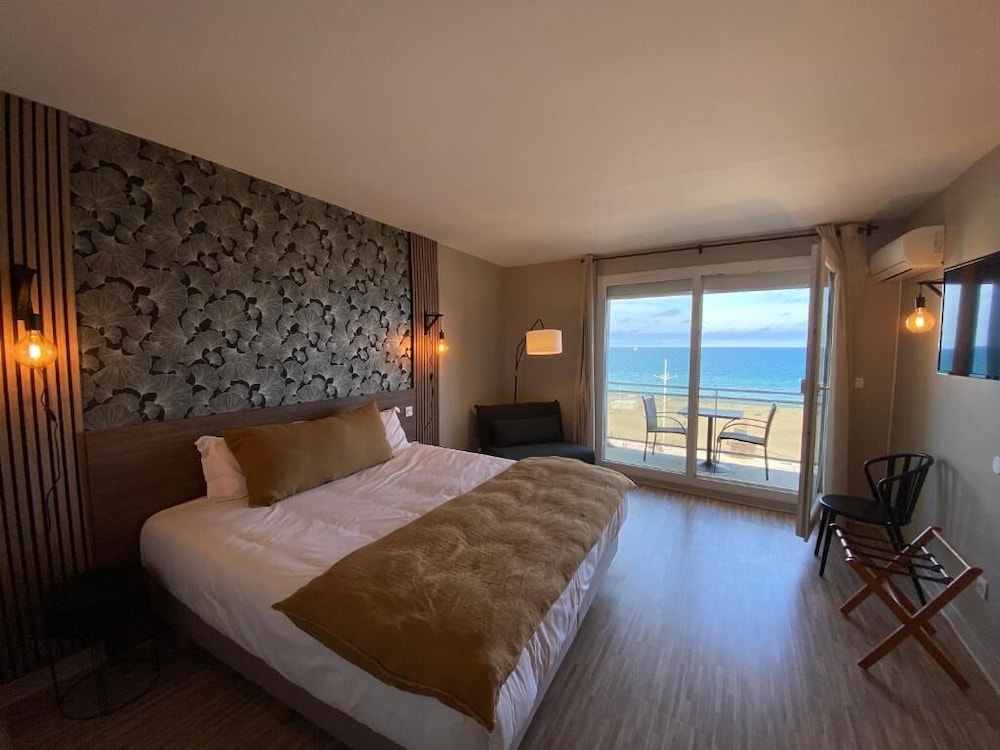 Superior Room, Sea View (Loggia) - Photo 3
