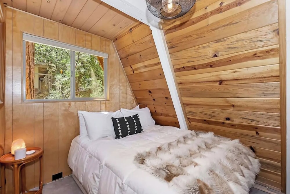 Signature Cabin, 2 Bedrooms, Kitchen, Mountain View photo 2