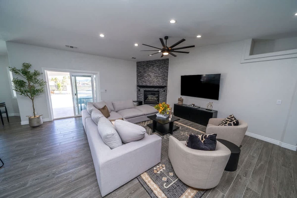 Villa de Luxe Lake Havasu avec Piscine, Foyer et Vues, Photo 19