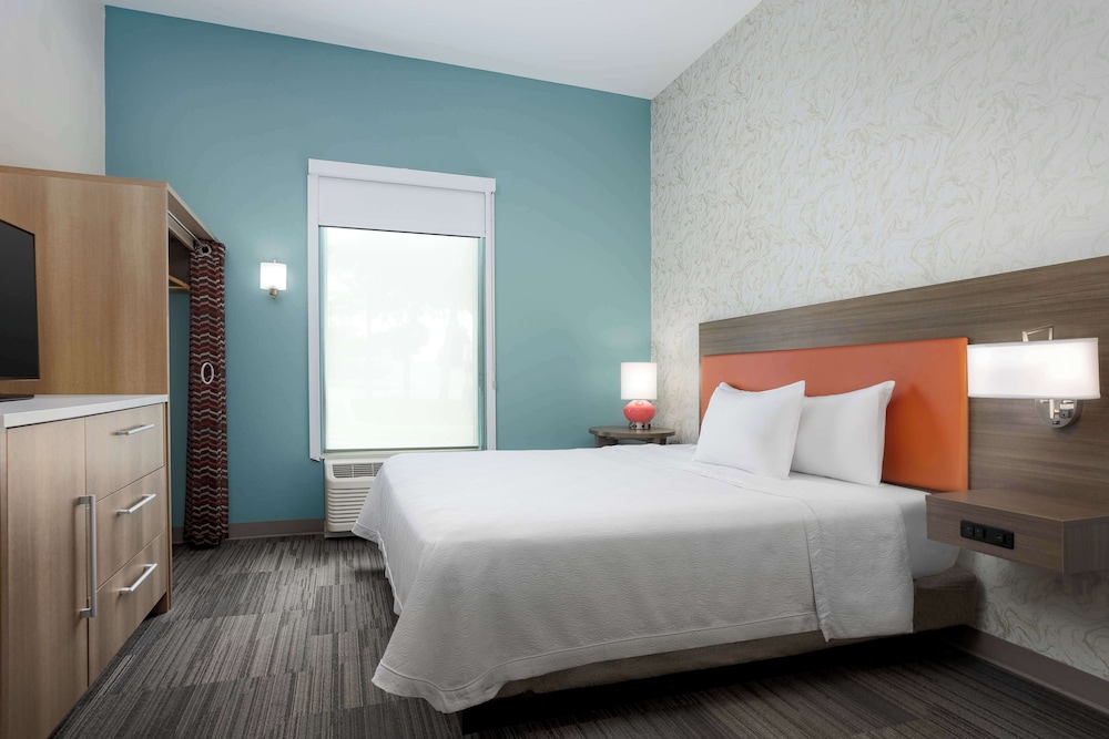 Suite, 1 King Bed, Accessible (Hearing) photo 3