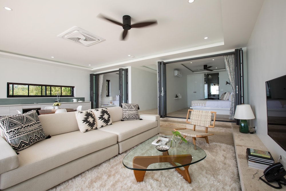 2 Bedroom Sea View Pool Suite & Cinema - Photo 21