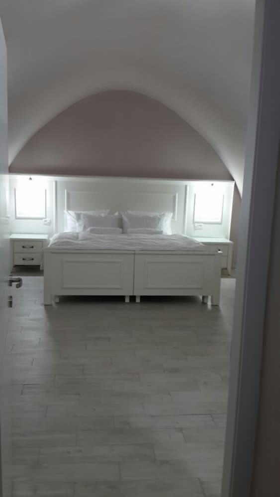 Basic Apartment photo 1