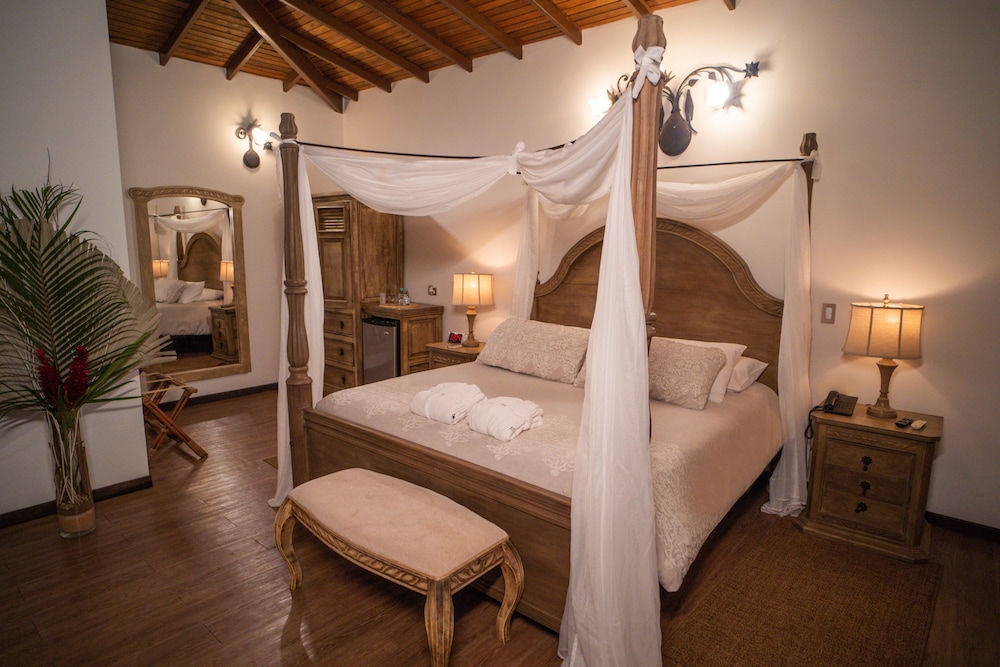 Superior Suite, Patio, Garden View