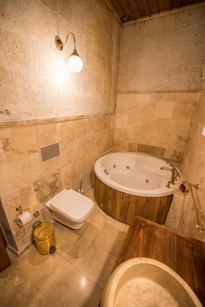Deluxe Double Stone Room with spa bath photo 3