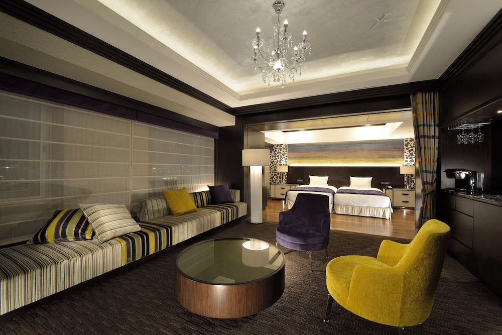 Suite - Photo 6