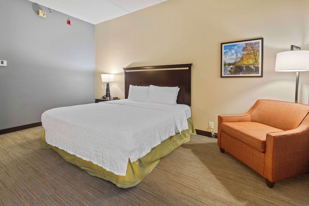 One King Bed, Non-Smoking - Photo 6