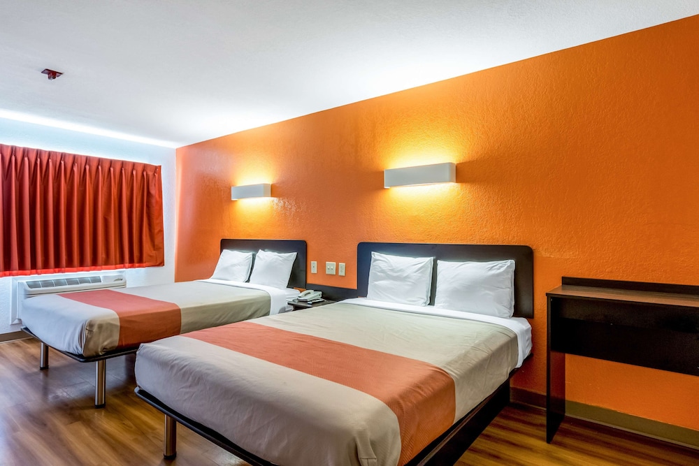 Standard Room, 2 Queen Beds, Non Smoking - Photo 8
