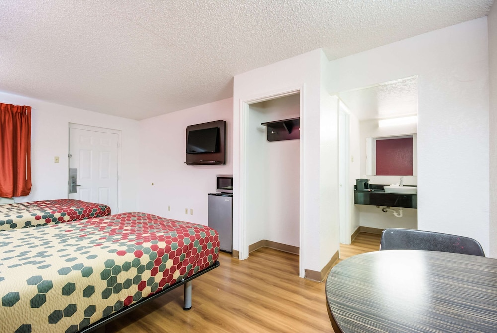 Standard Room, 2 Double Beds, Non Smoking photo 3