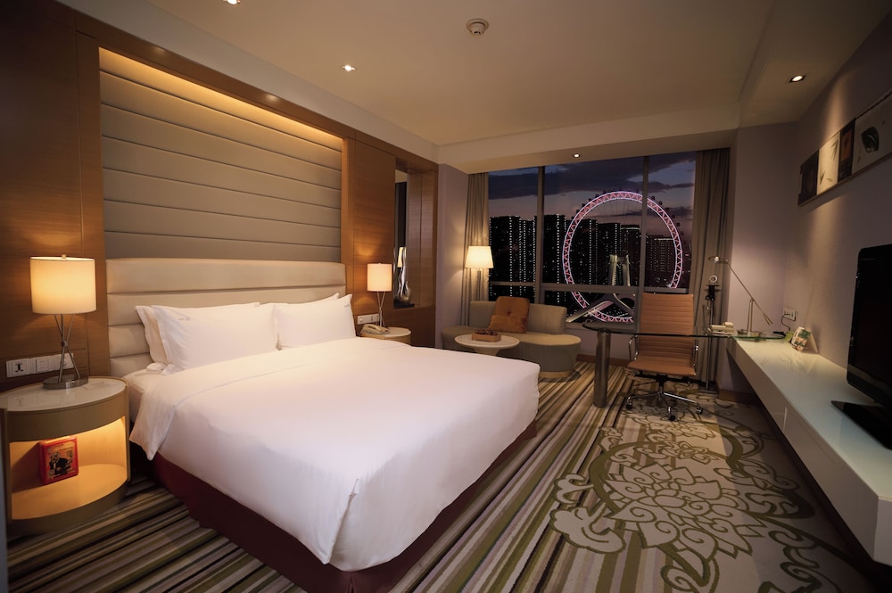 Standard Room, 1 King Bed, Club Lounge Access (TJ Eye View)