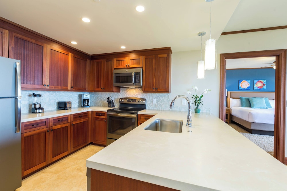 Villa, 1 Bedroom, Accessible Bathtub, Kitchen (Mobility/HearingAccessible, Island Vi) thumbnail 5