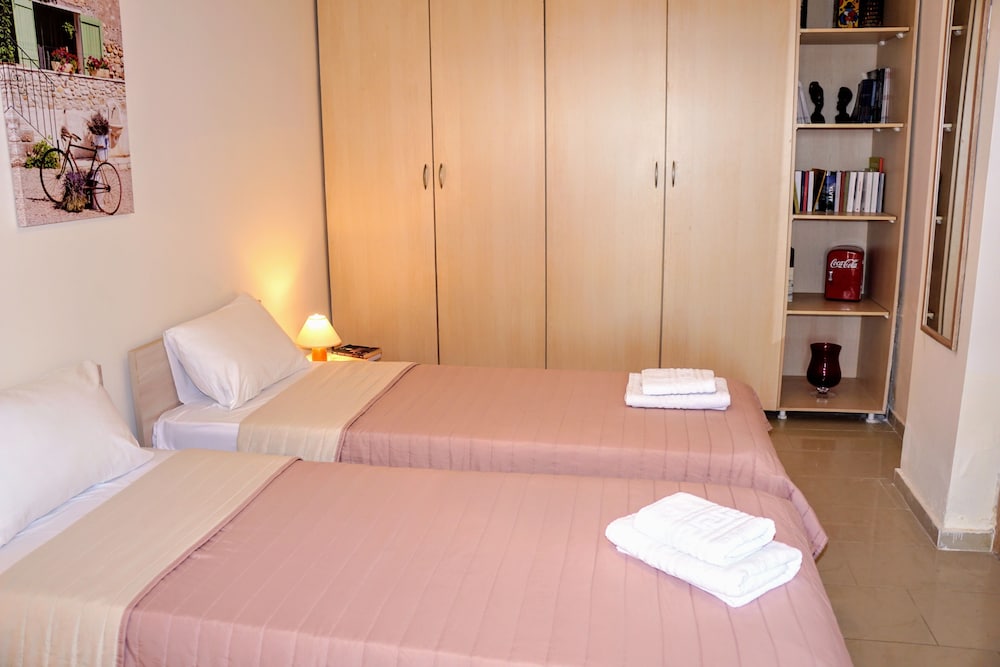 Classic Apartment, 2 Bedrooms, Kitchen, Hill View