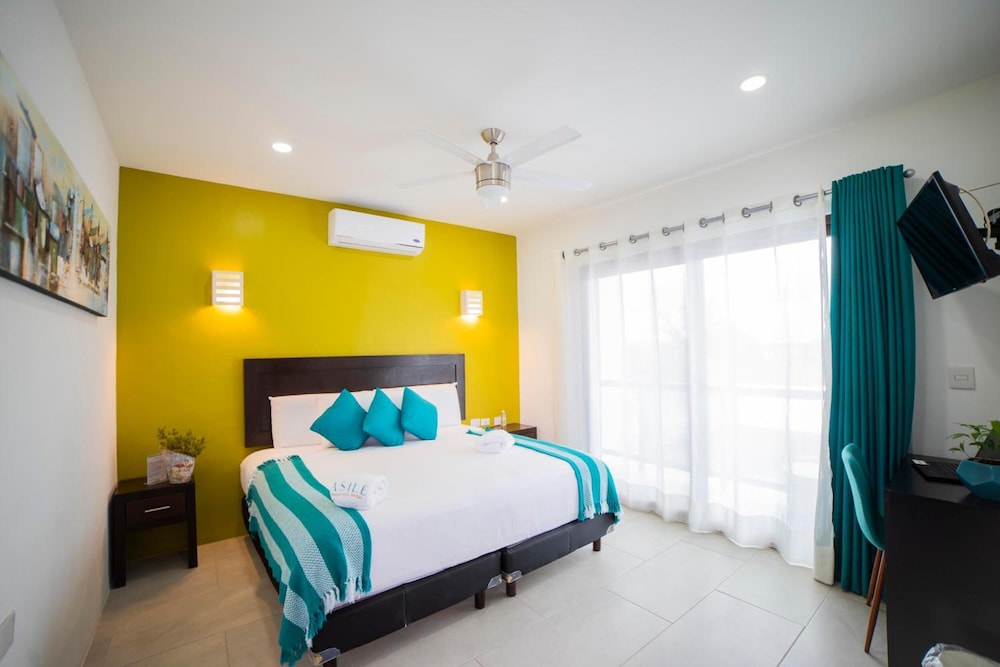Junior Studio Suite, 1 King Bed, City View photo 2