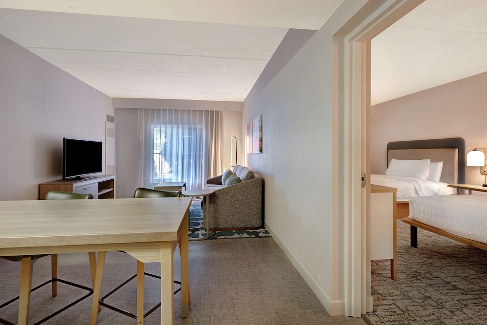 2 Queen Suite photo 1