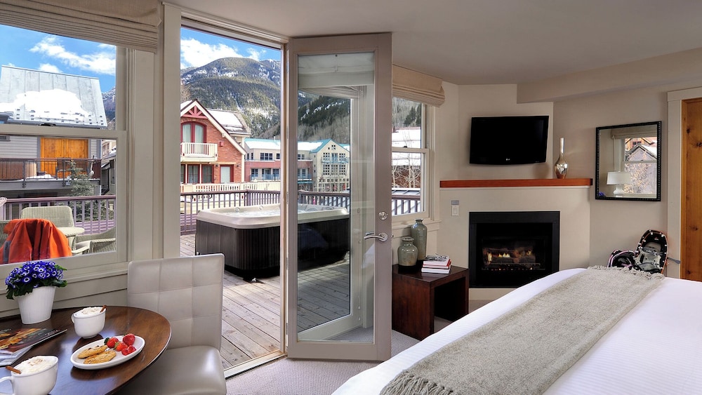 Room (Hotel Columbia 26)