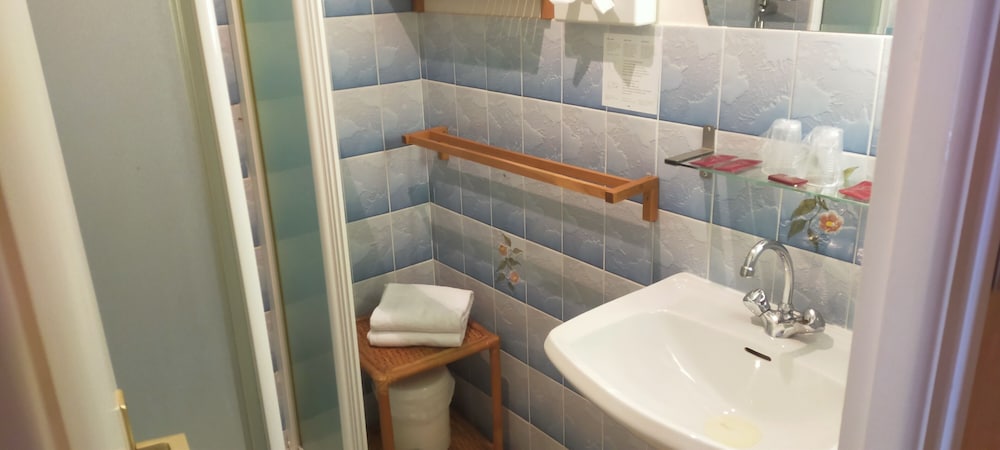 Standard Double Room - Photo 3