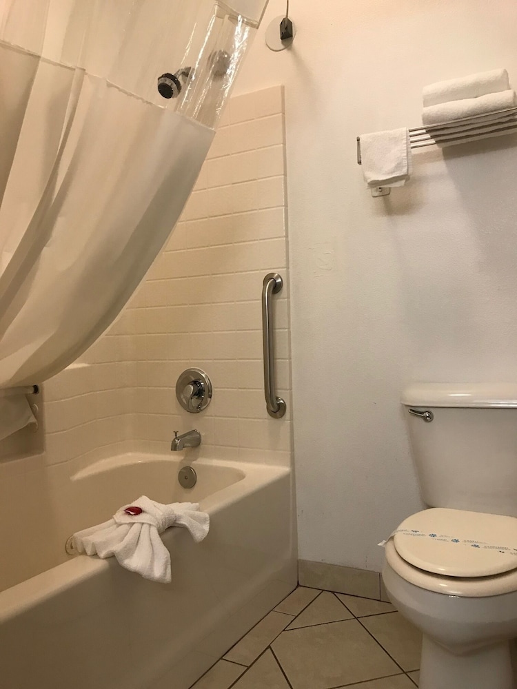 Suite, 1 King Bed, Hot Tub - Photo 4