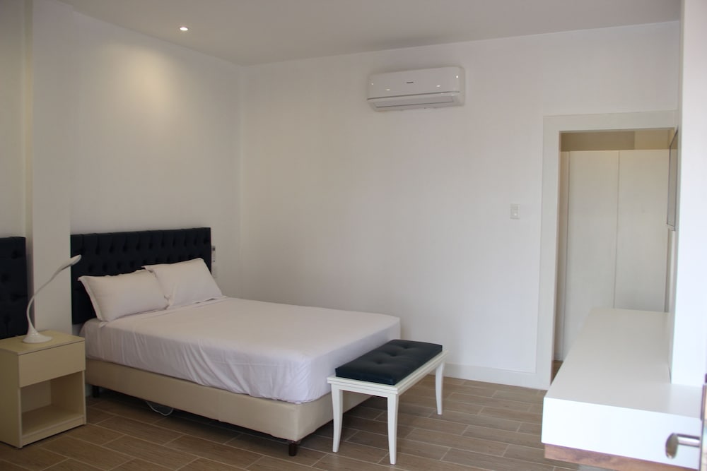 Double Room, 1 Queen Bed photo 3