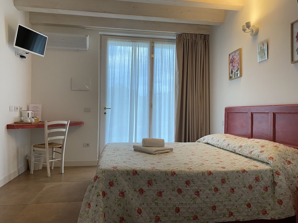 Superior Room, Multiple Beds, Non Smoking, Hill View