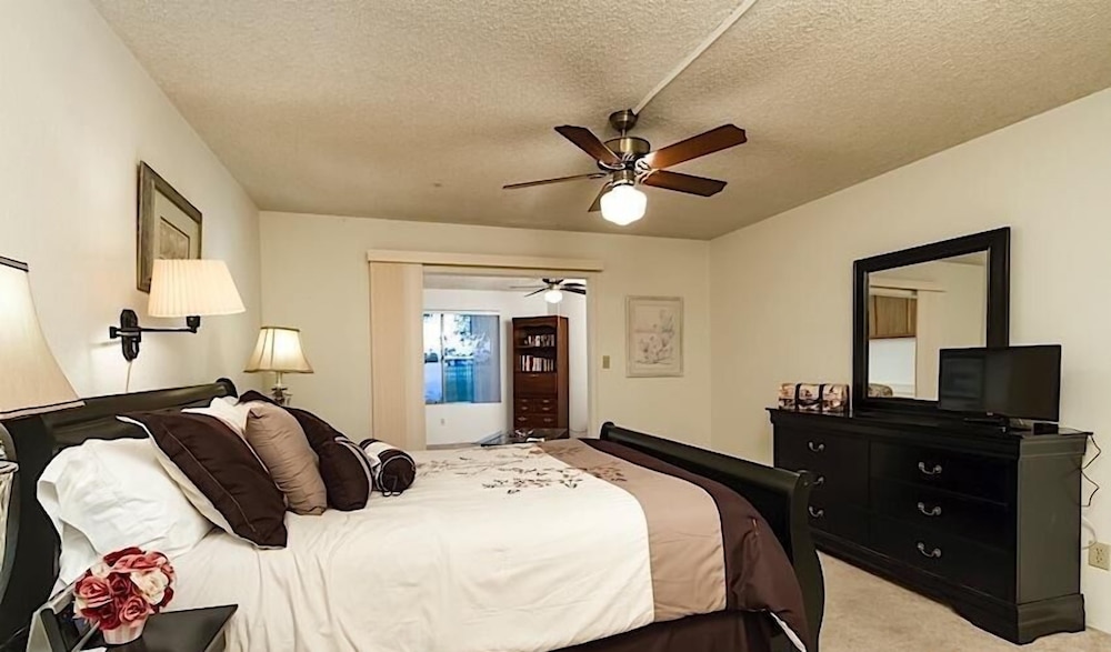 Condo, 2 Bedrooms photo 2