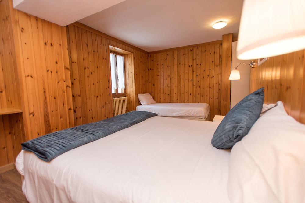 Comfort Triple Room, Mountain View photo 2