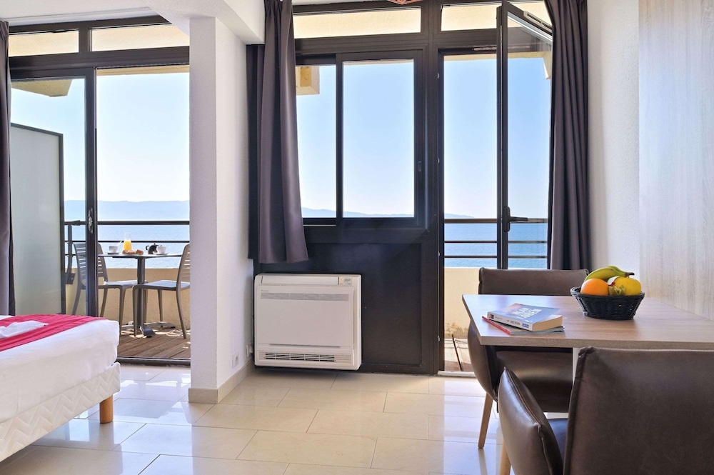 Studio, 1 Queen Bed, Balcony, Sea View - Photo 6