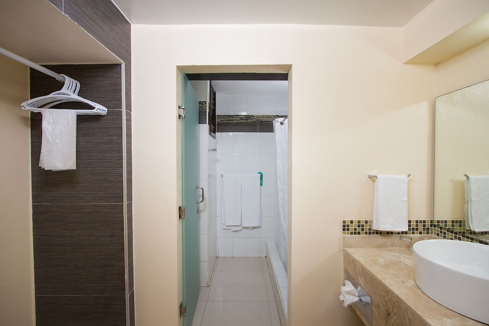 Standard Room, Lagoon View - Photo 3
