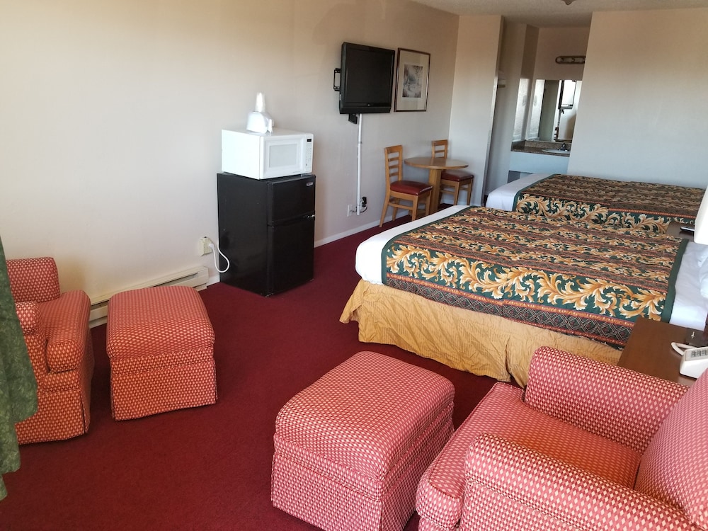 Deluxe Room, 2 Queen Beds, Non Smoking, Refrigerator & Microwave - Photo 2