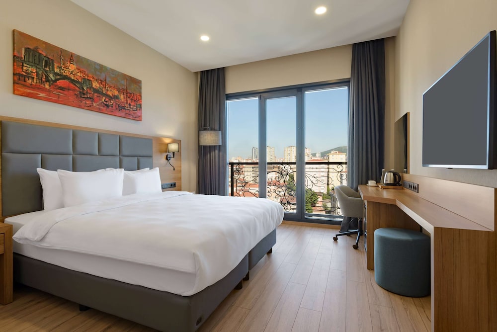 Suite, 1 King Bed photo 1