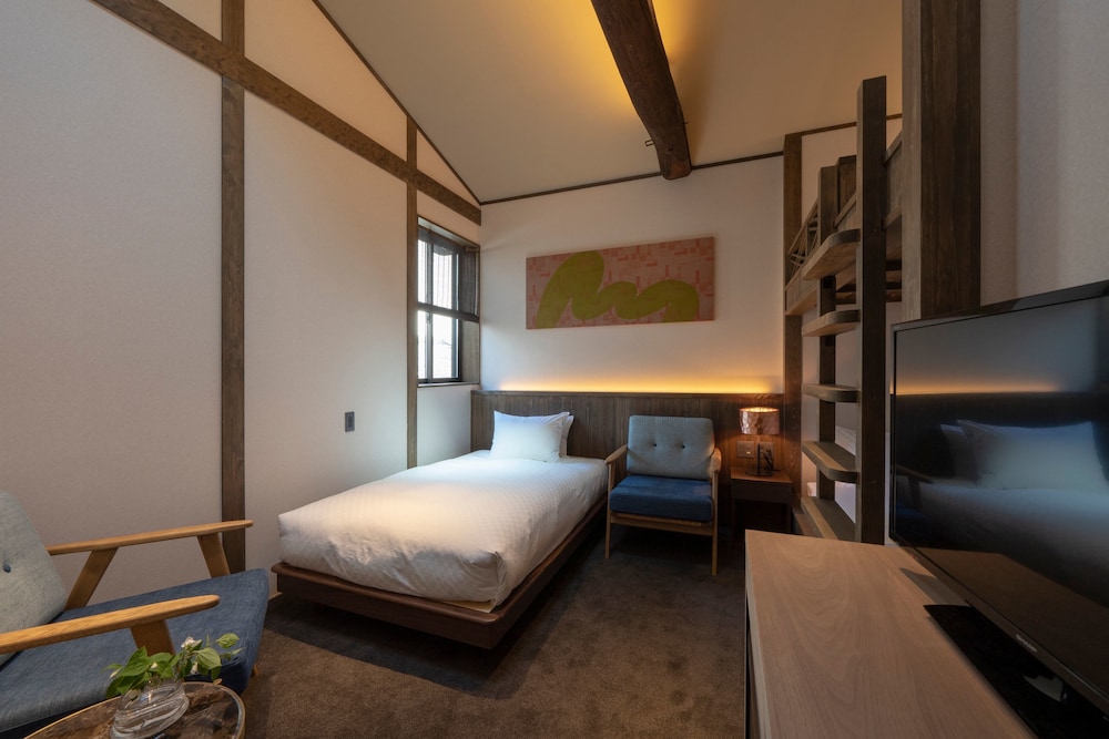 KAZE Triple Room photo 3