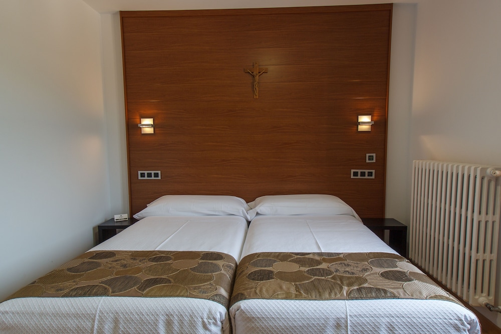 Double Room (with 2 extra beds)