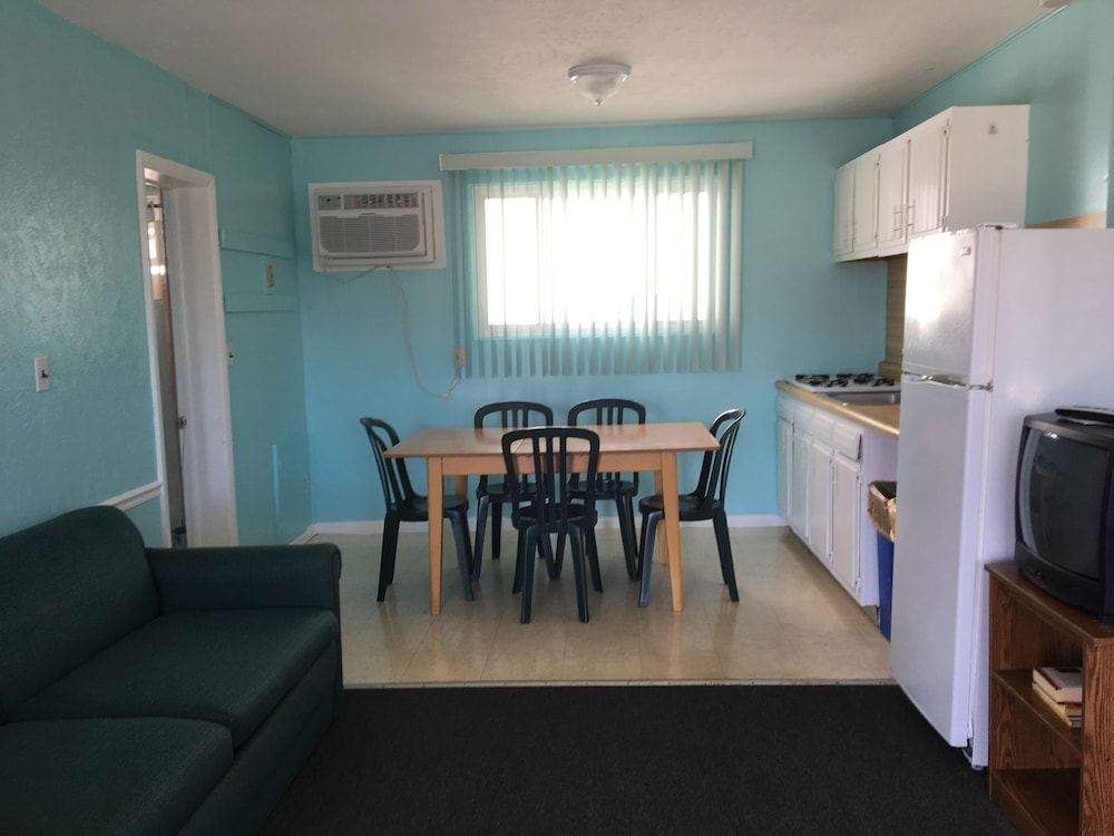 Standard Room, 1 Queen Bed with Sofa bed, Kitchenette photo 3