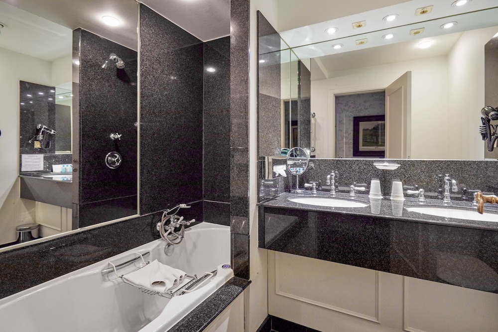 Junior Suite, 1 Bedroom, Jetted Tub photo 3