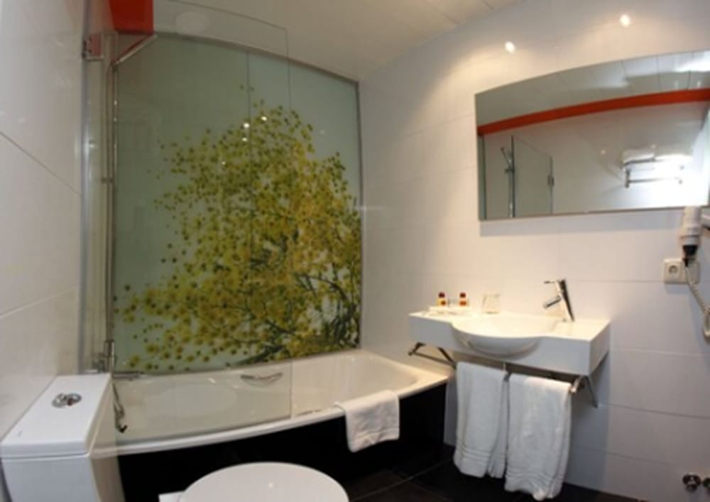 Standard Double Room Single Use - Photo 9