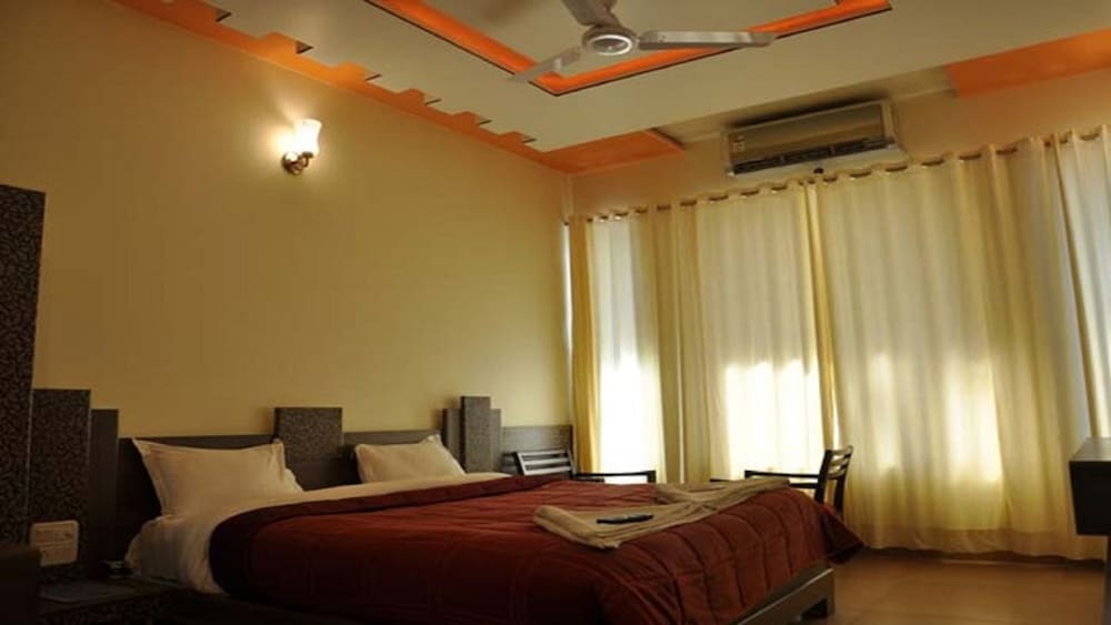 Deluxe Double Room, 1 Double Bed, City View, Garden Area photo 3