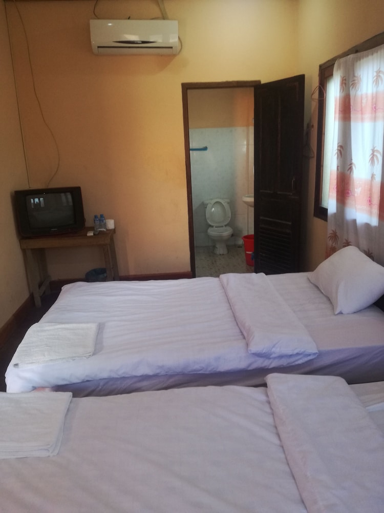 Twin Room with Air-condition photo 1