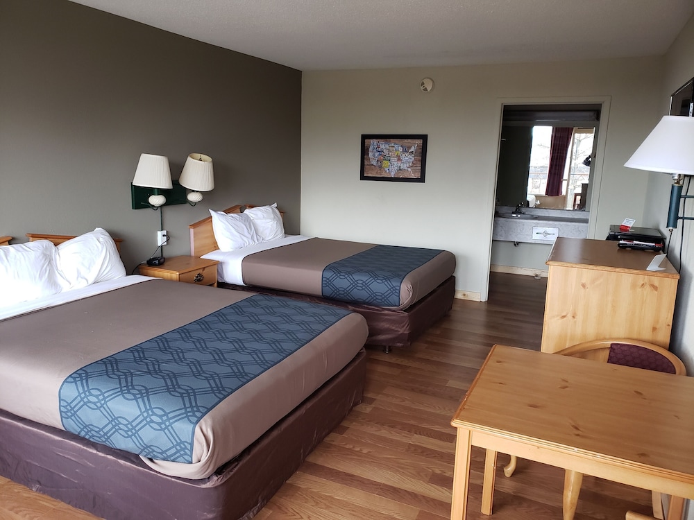 Comfort Quadruple Room, 2 Queen Beds, Non Smoking photo 1