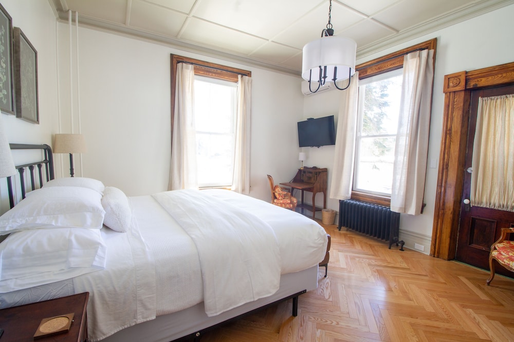 Oak Room photo 1