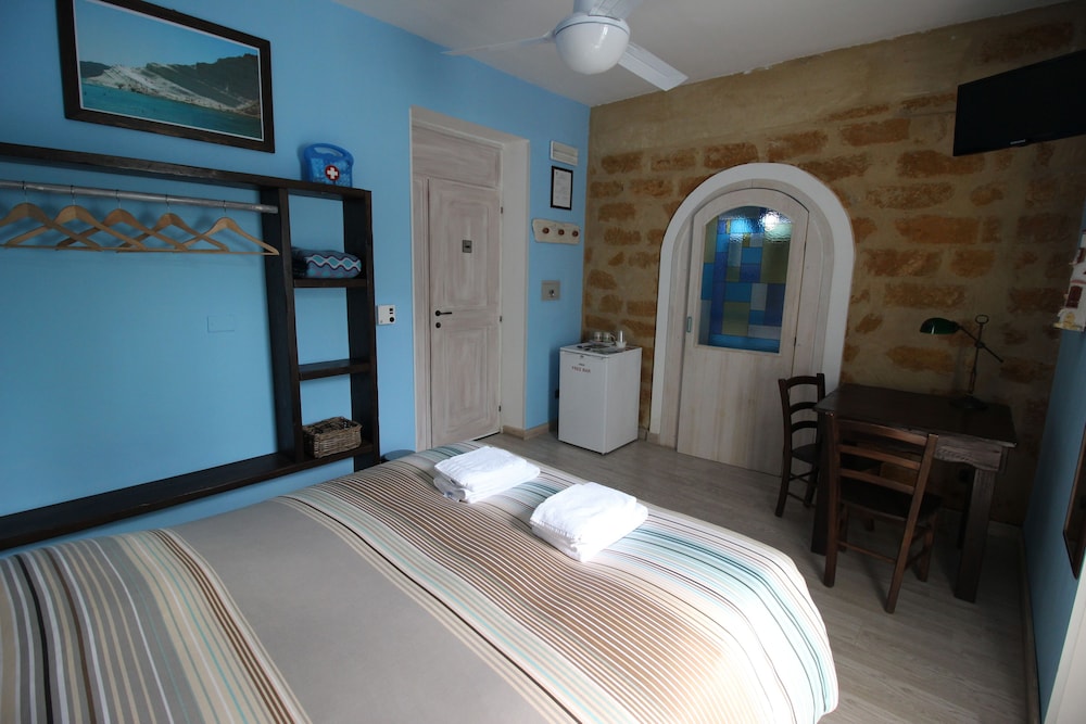 Room (Blue) photo 1