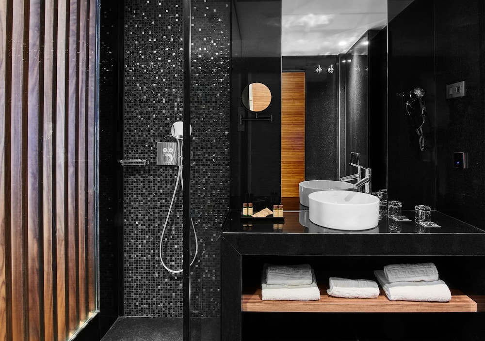 Standard Double Room - Photo 7