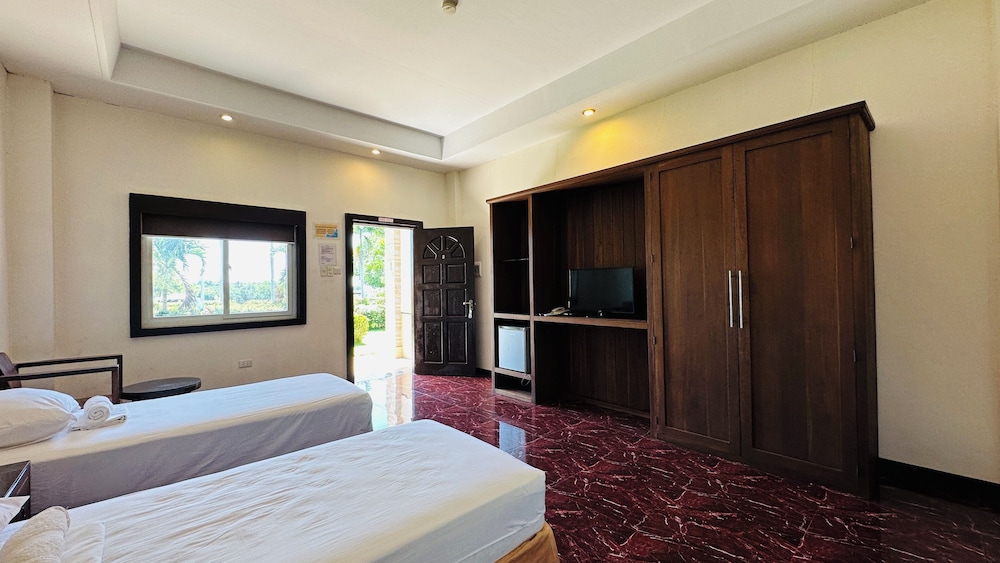 Double or Twin Room, 2 Bedrooms, Non Smoking, Sea View photo 2