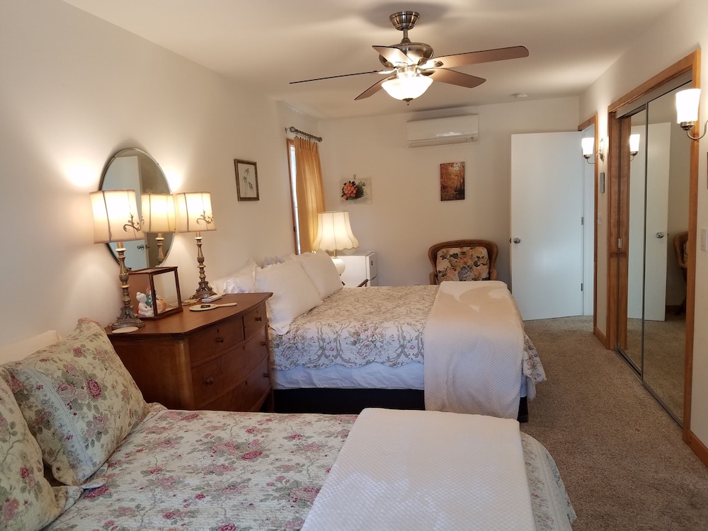 Deluxe King Suite photo 3