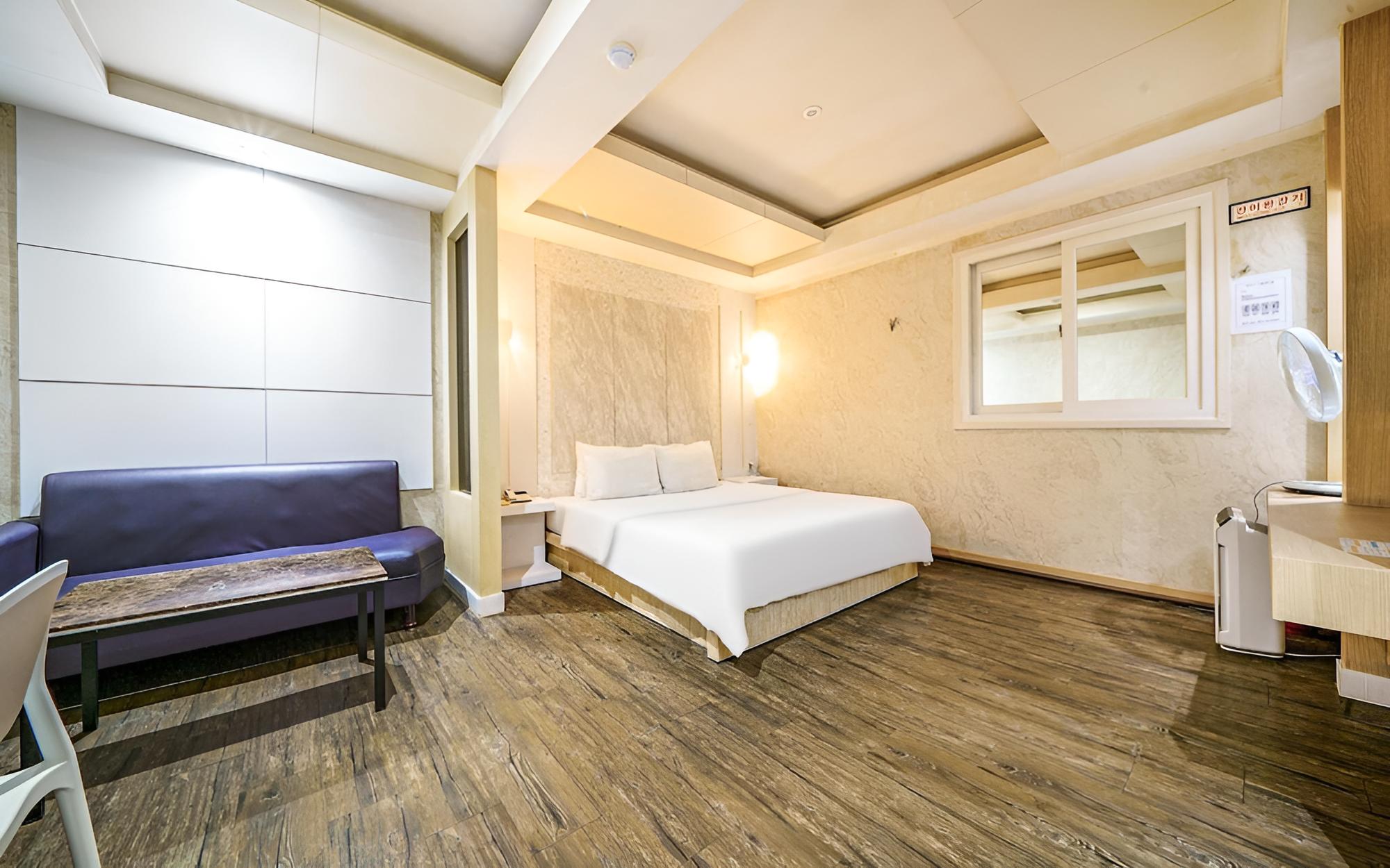 Room (Deluxe B(whirlpool spa Netflix))