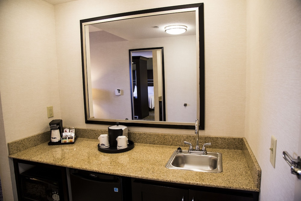 Suite, 2 Queen Beds, Non Smoking - Photo 2